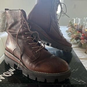 Woman combat boots 🥾 size 8